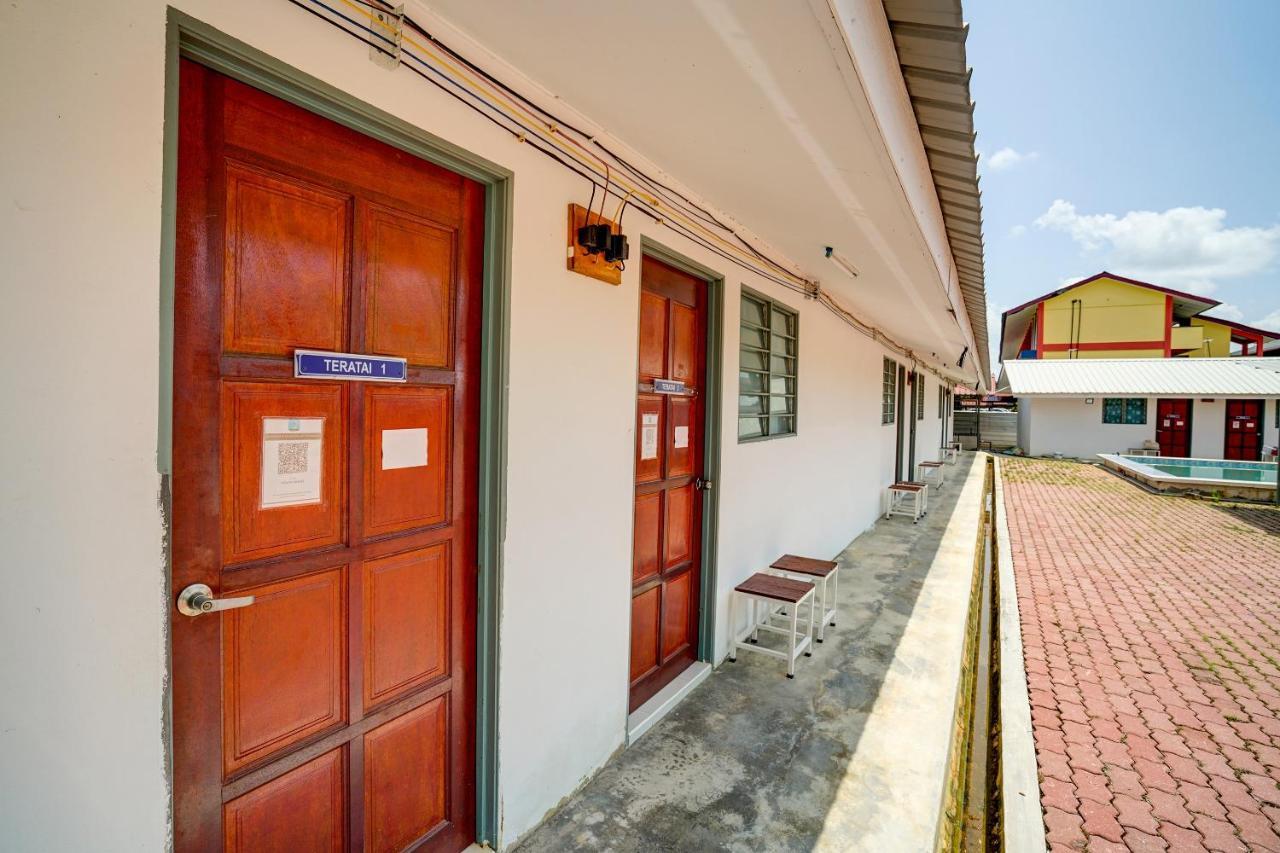 Capital O 90423 Teratai Chalet Kampong Raja Exterior foto